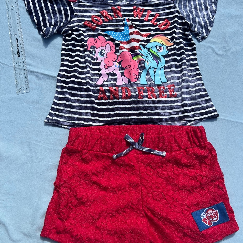My Little Pony “BORN WILD AND FREE” patriotic outfit. Size L/G (10/12)